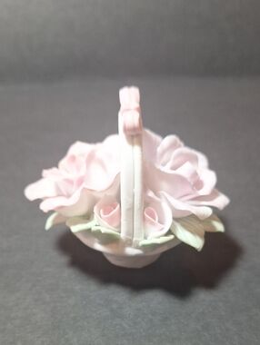 Shiah Yih Capodumonte Mini Basket Bouquet